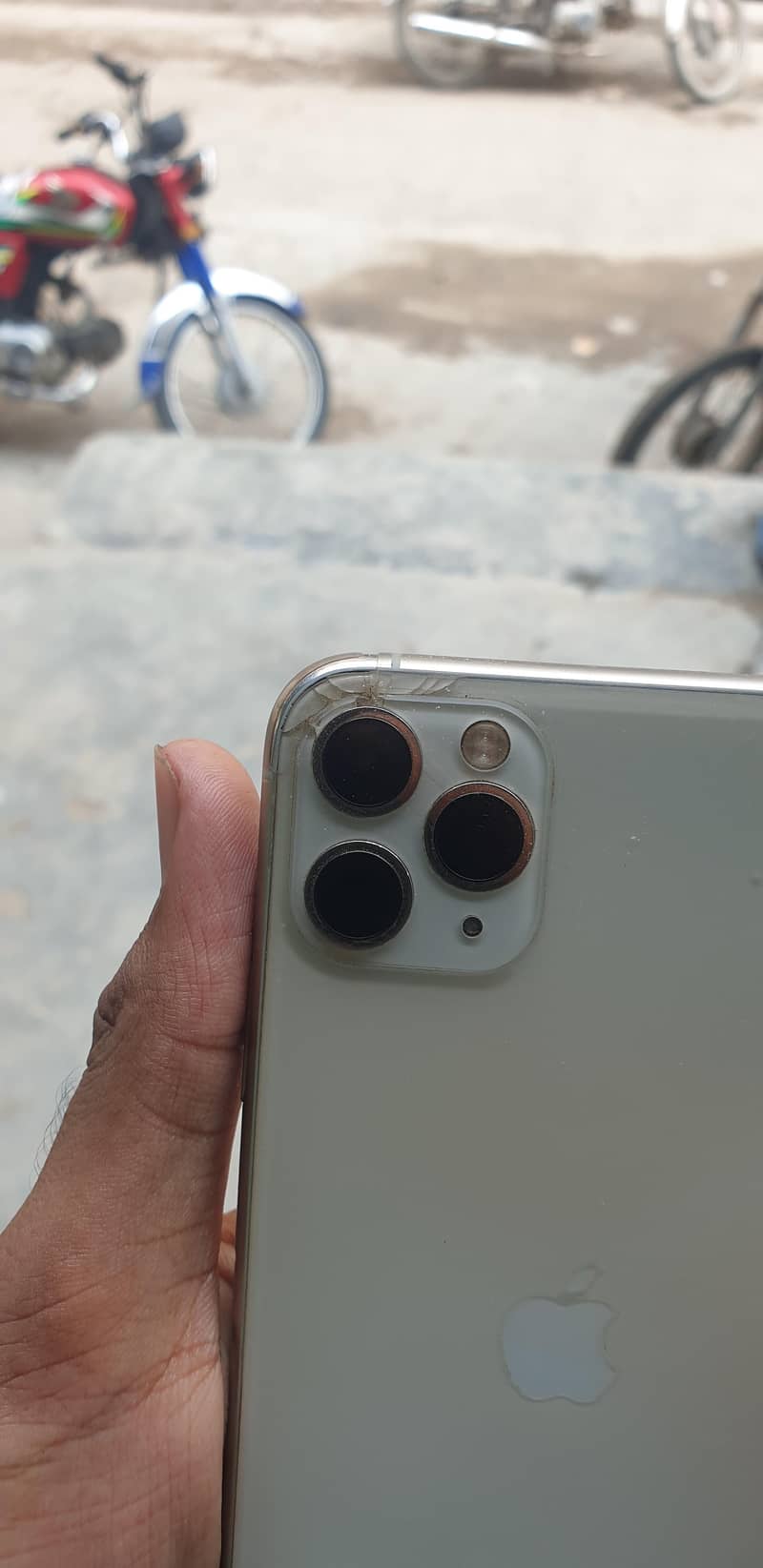 Apple iPhone 11 Pro Max 6