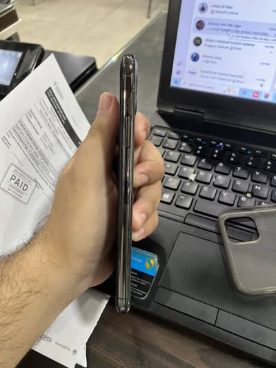 Apple iPhone 11 Pro Max sim glitch