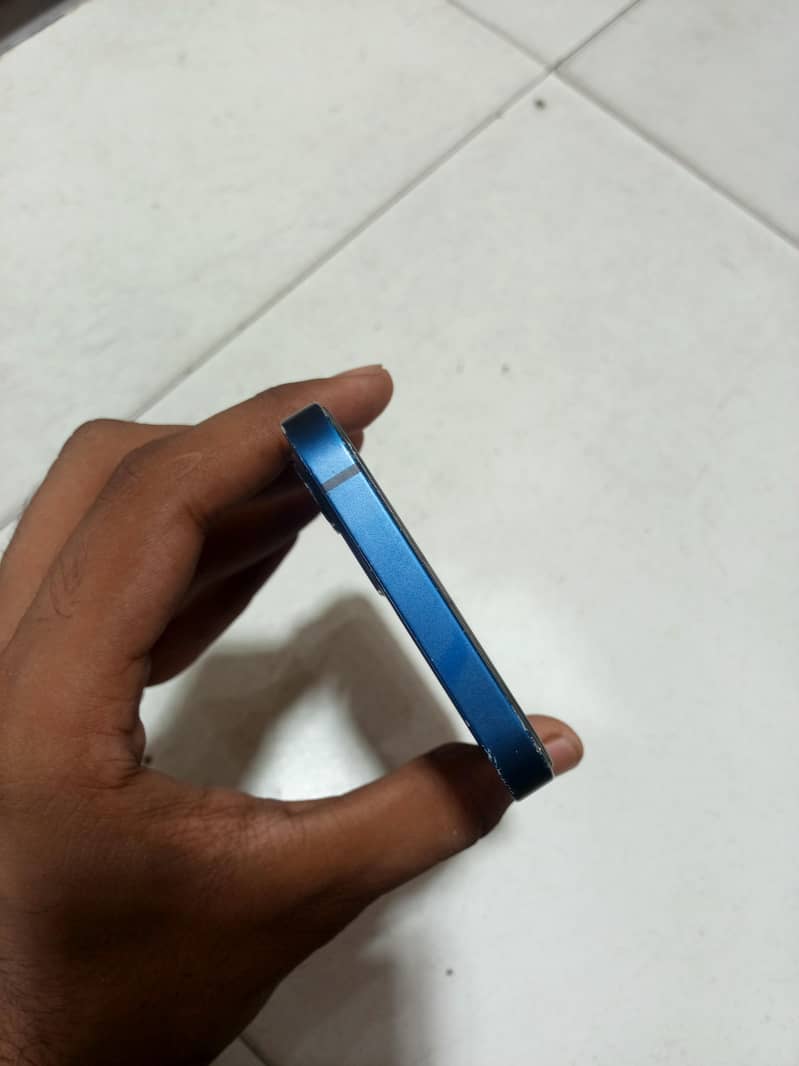 Apple iPhone 12 6