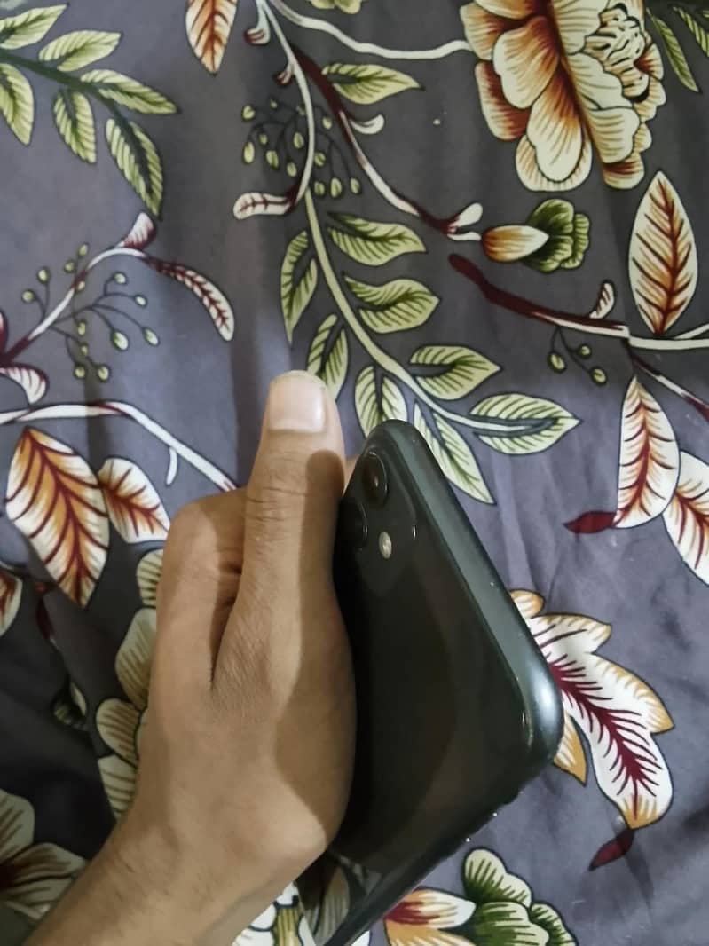 Apple iPhone 11 3