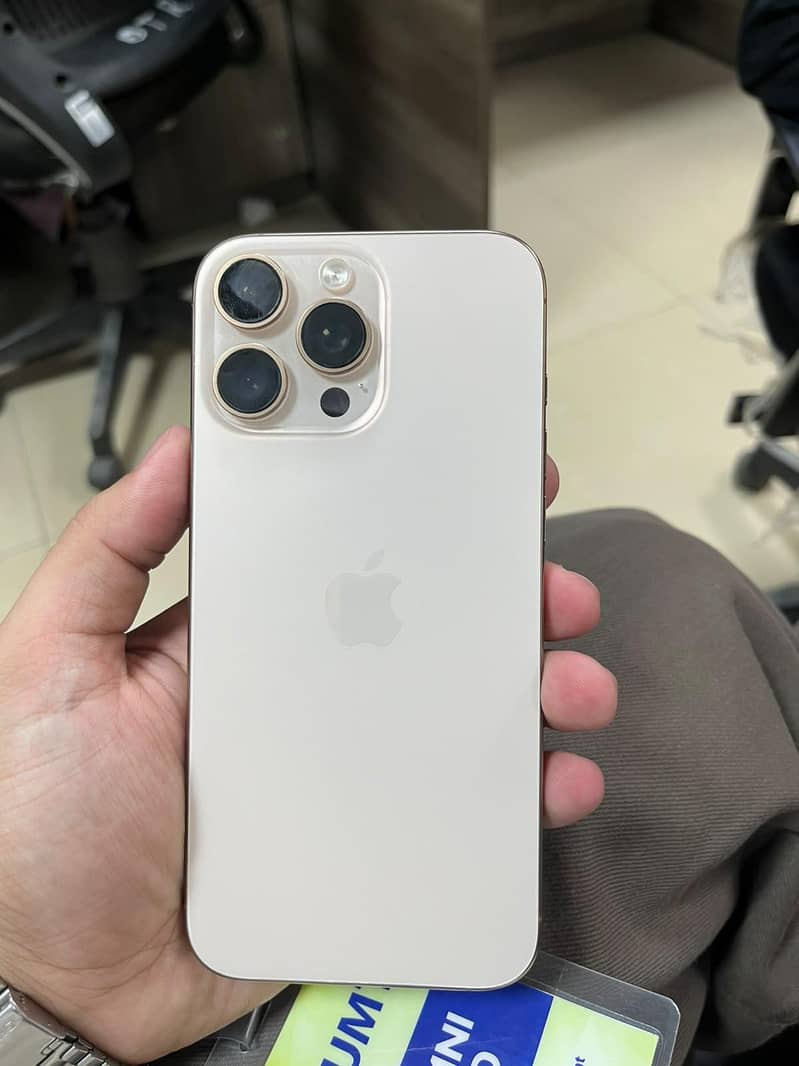 Apple iPhone 16 Pro Max 1