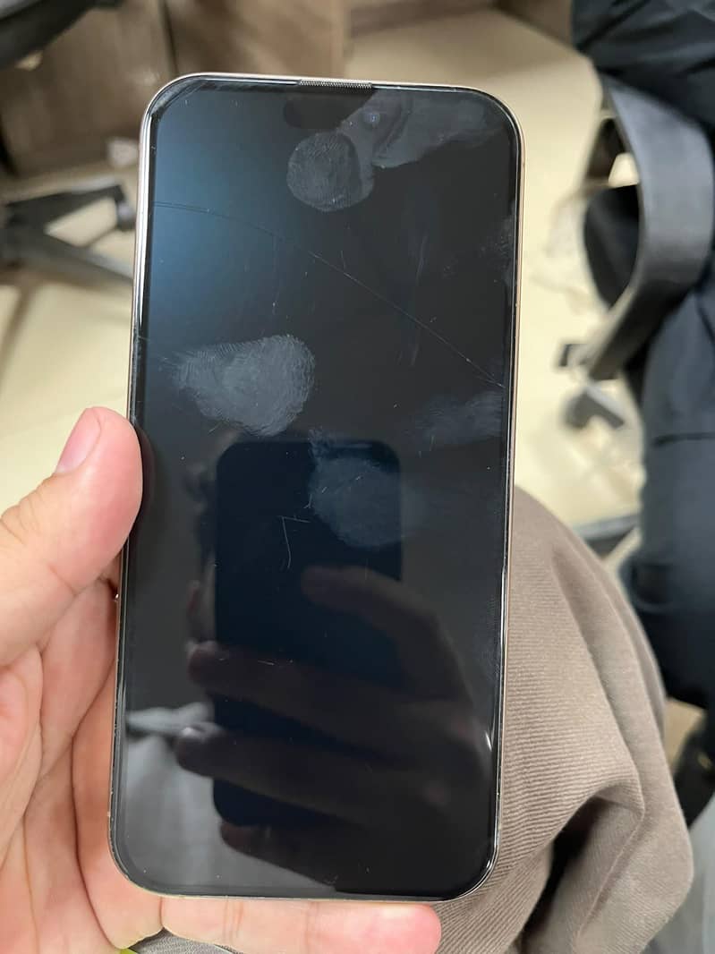 Apple iPhone 16 Pro Max 3