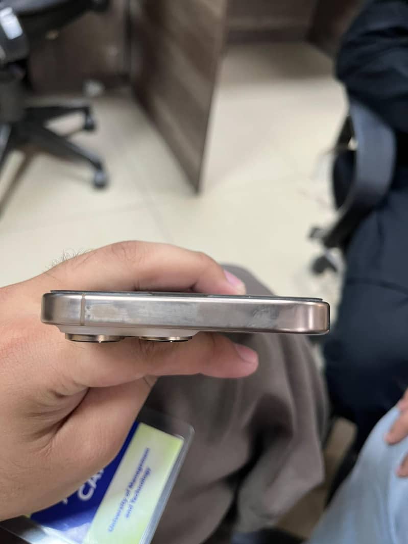 Apple iPhone 16 Pro Max 6
