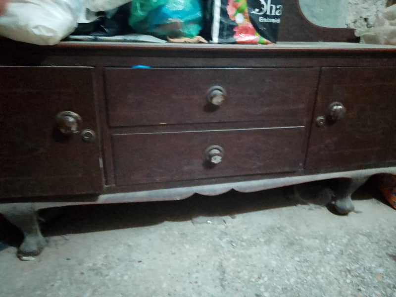 dressing table 0