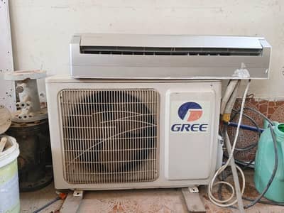 Gree 1 ton Ac - Non Inverter