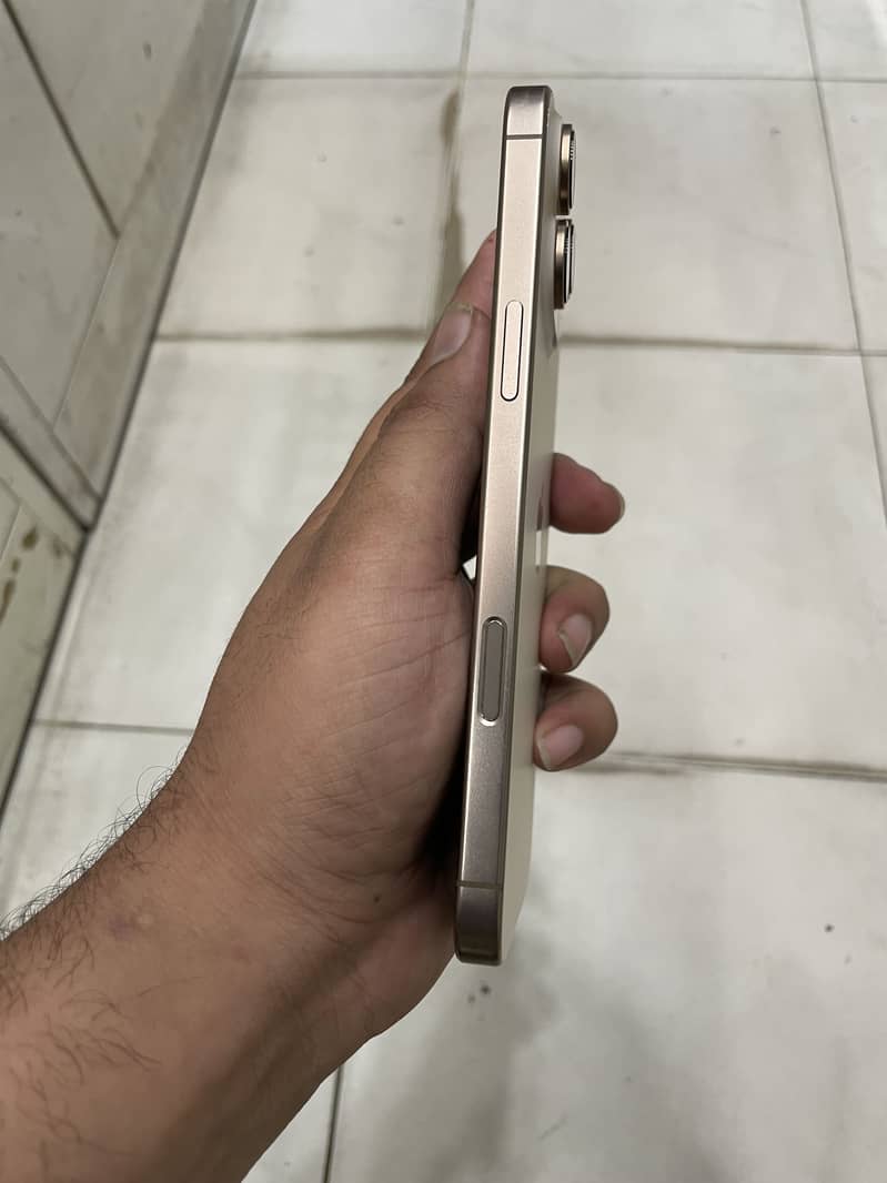 Apple iPhone 16 Pro Max 1