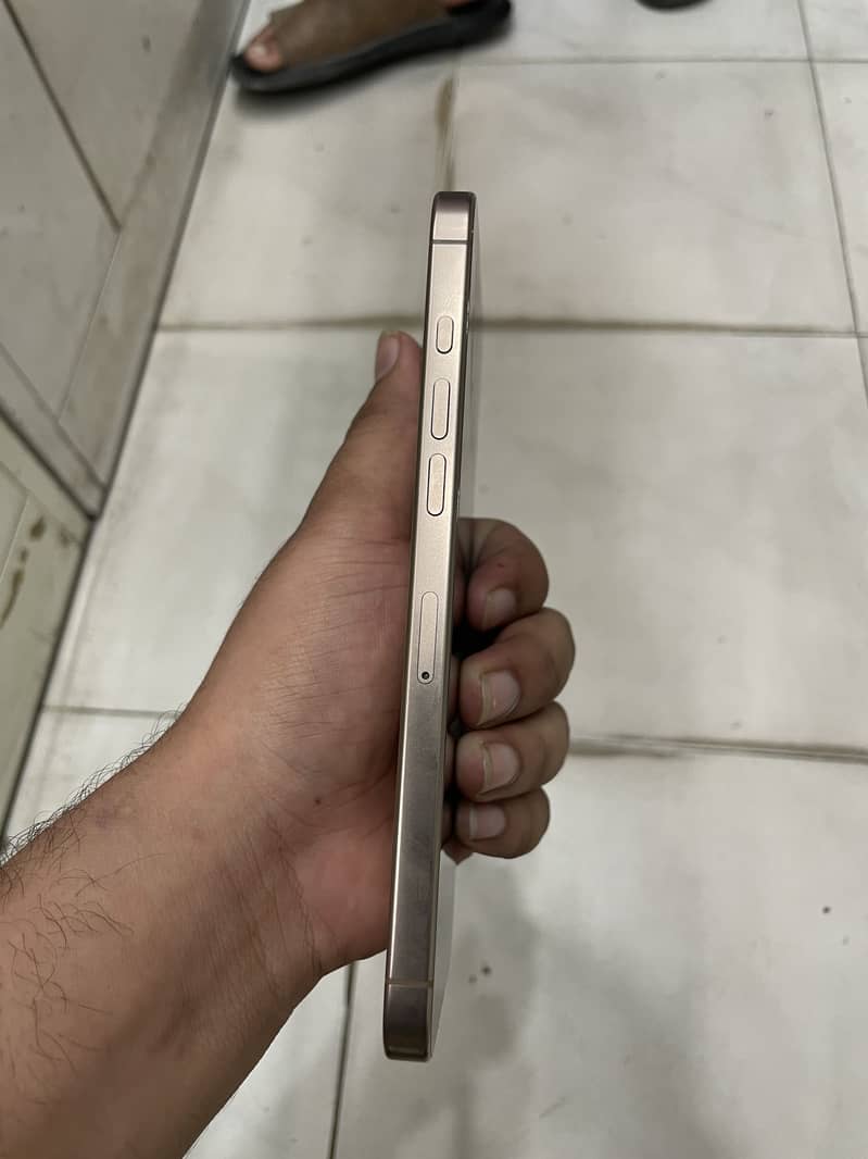 Apple iPhone 16 Pro Max 4