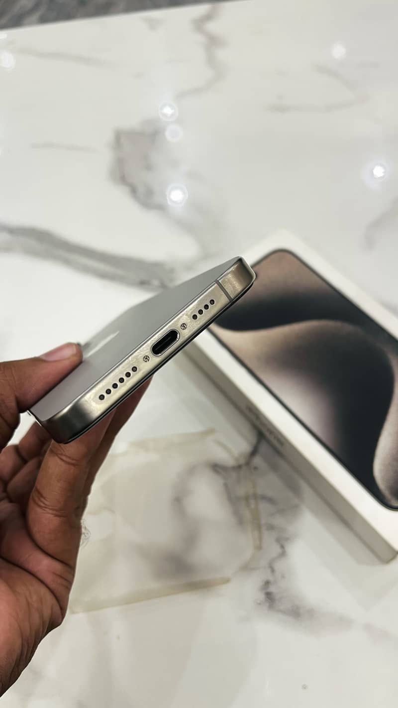 Apple iPhone 15 Pro Max 2
