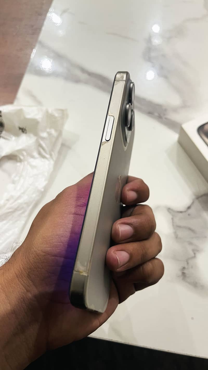 Apple iPhone 15 Pro Max 4