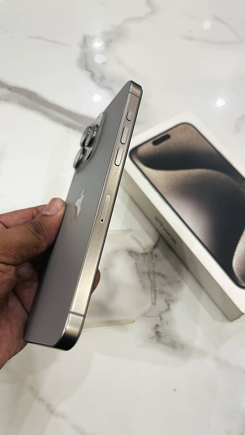 Apple iPhone 15 Pro Max 6