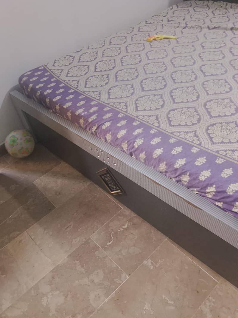Double Bed, Side Table, Singhar table, Almari 4