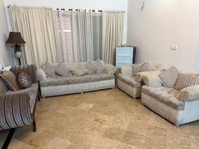 5 seater sofa set neat and clean