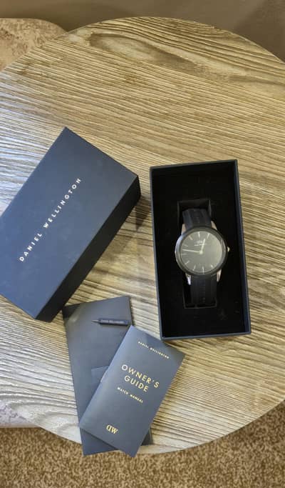 Daniel Wellington Iconic Motion – Silver | 100% Original | Like New