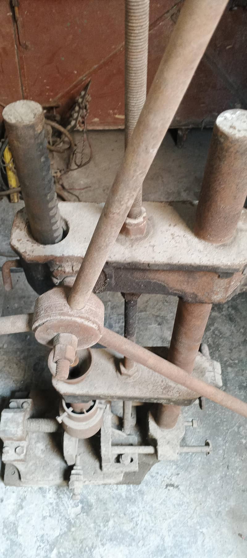 Molding machine 2