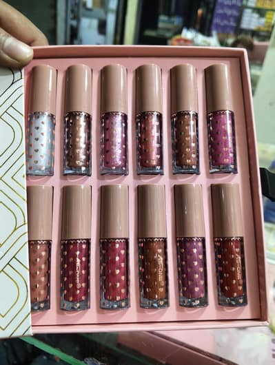 12 piece lipgloss+highlighter palette