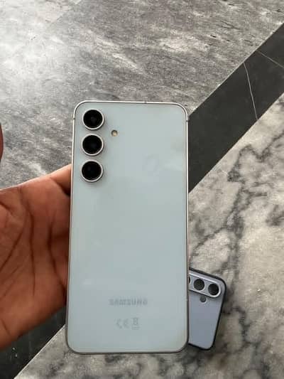 Samsung Mobile S24 fE