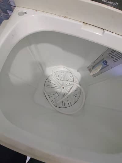 Branch new 10 kg washer. . not used for 2 minute.
