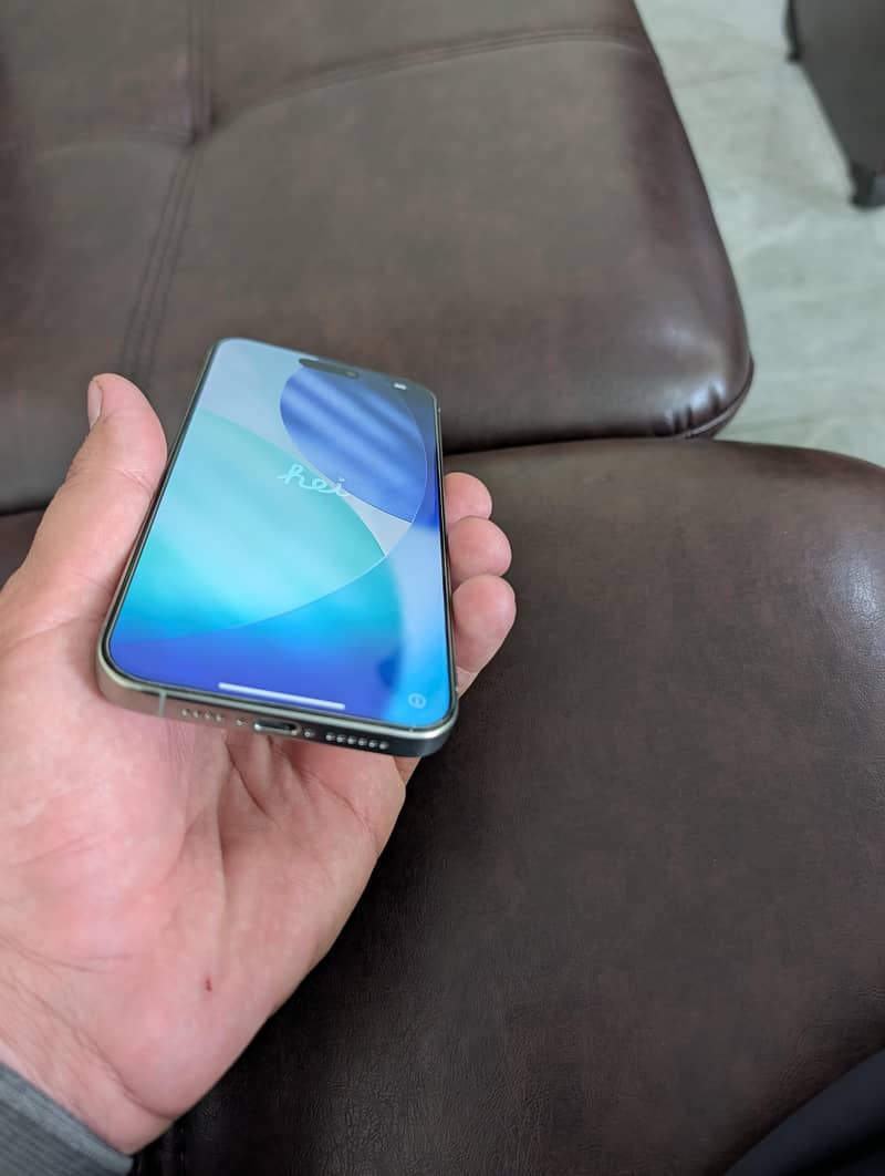 Apple iPhone 15 Pro Max 2