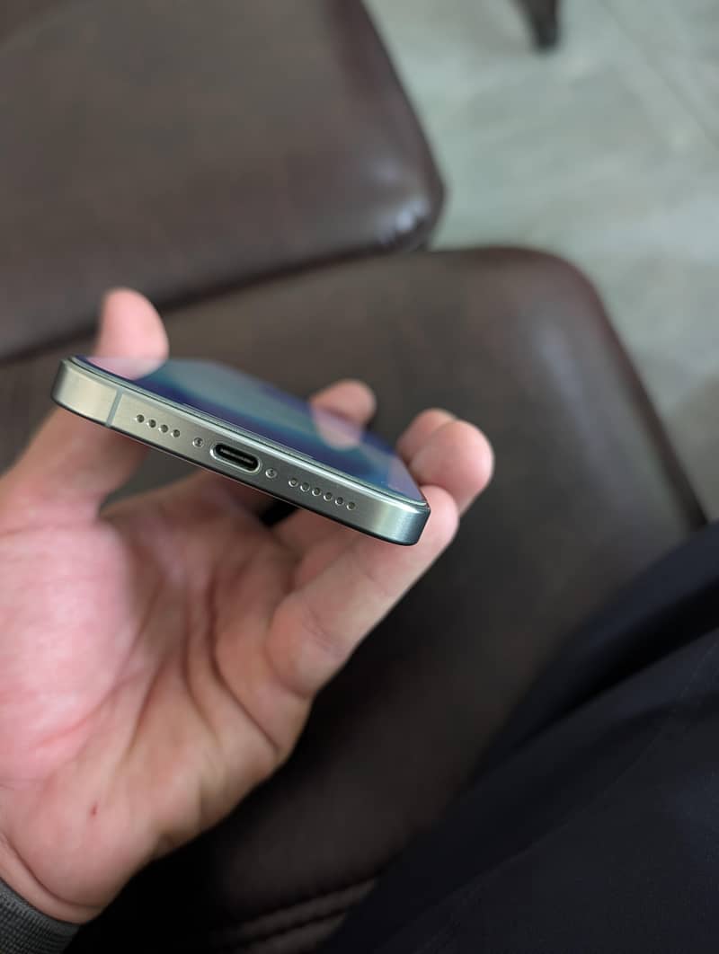 Apple iPhone 15 Pro Max 4