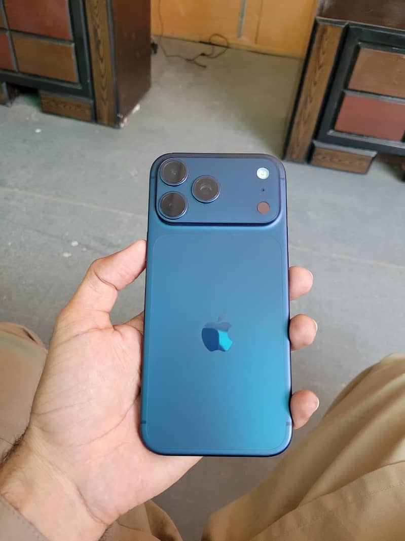Apple iPhone 17 Pro Max 1