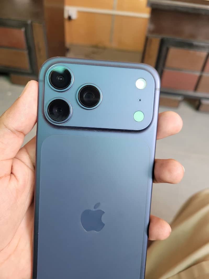 Apple iPhone 17 Pro Max 2