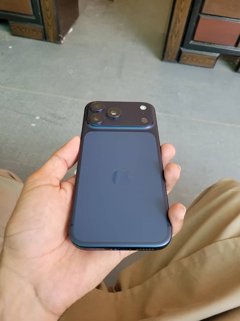 Apple iPhone 17 Pro Max 4