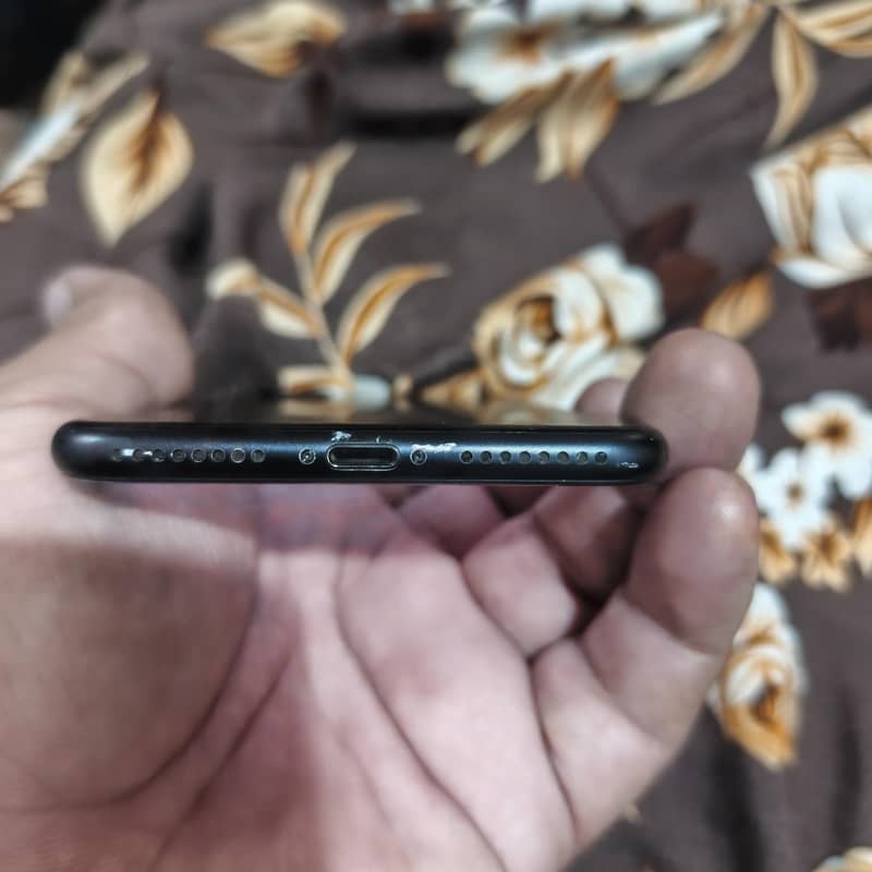 Apple iPhone 7 Plus 4