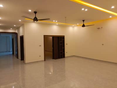 House Sized 3200 Square Feet In I-8/3