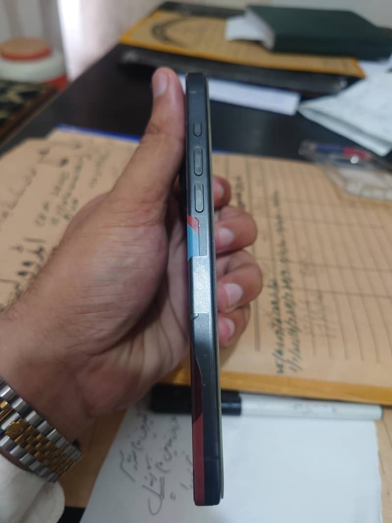 Apple iPhone 15 Pro Max 2