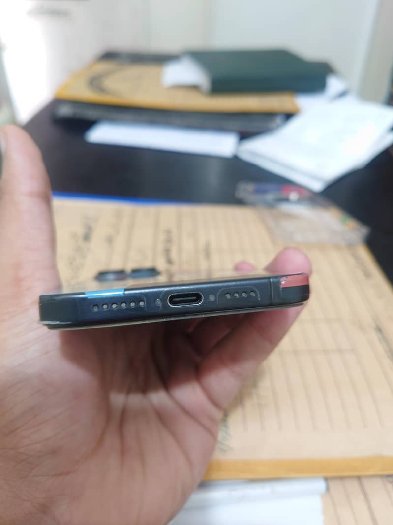 Apple iPhone 15 Pro Max 4