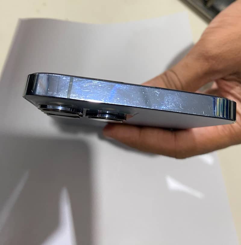 Apple iPhone 13 Pro Max 1