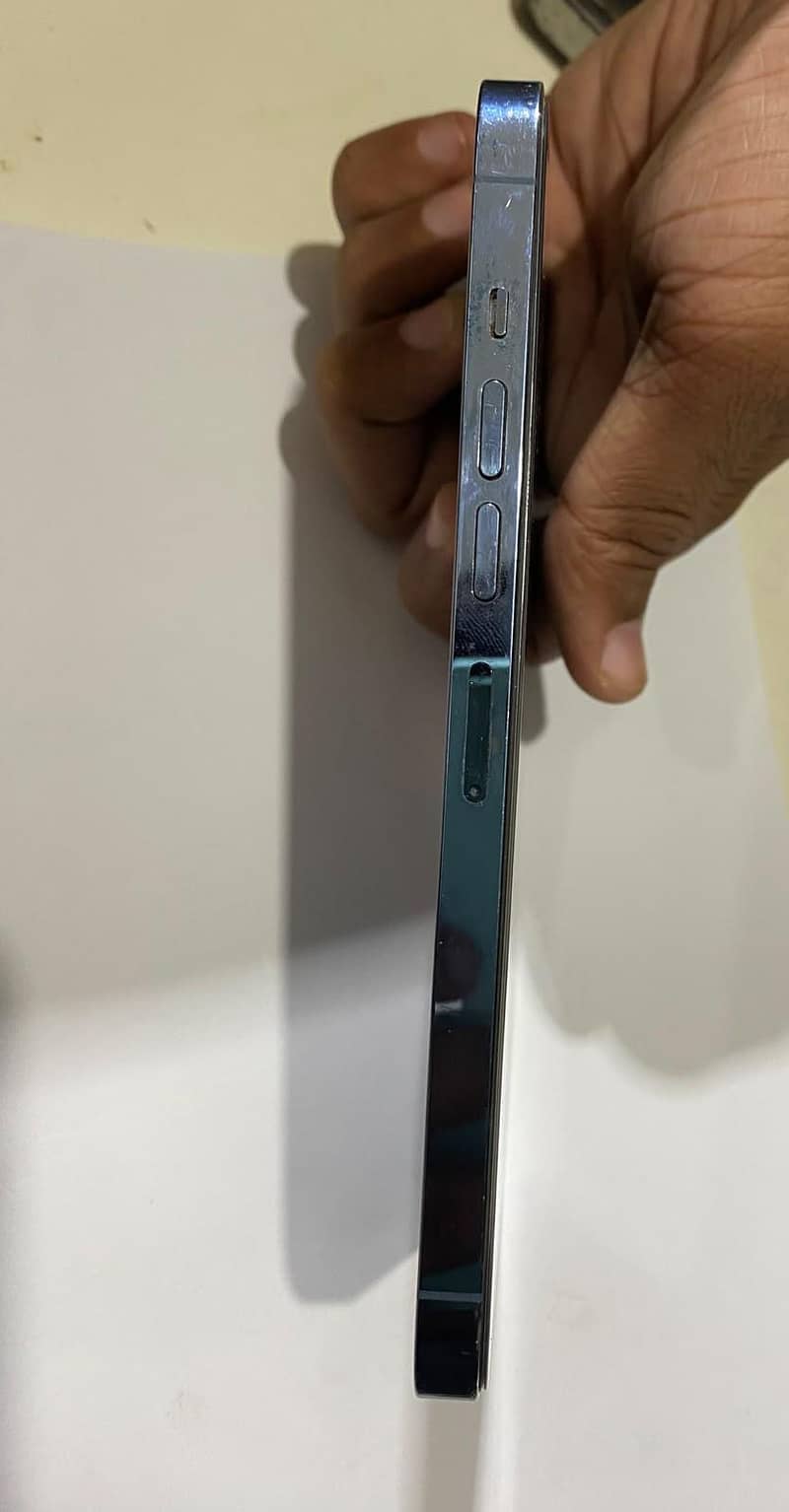 Apple iPhone 13 Pro Max 4