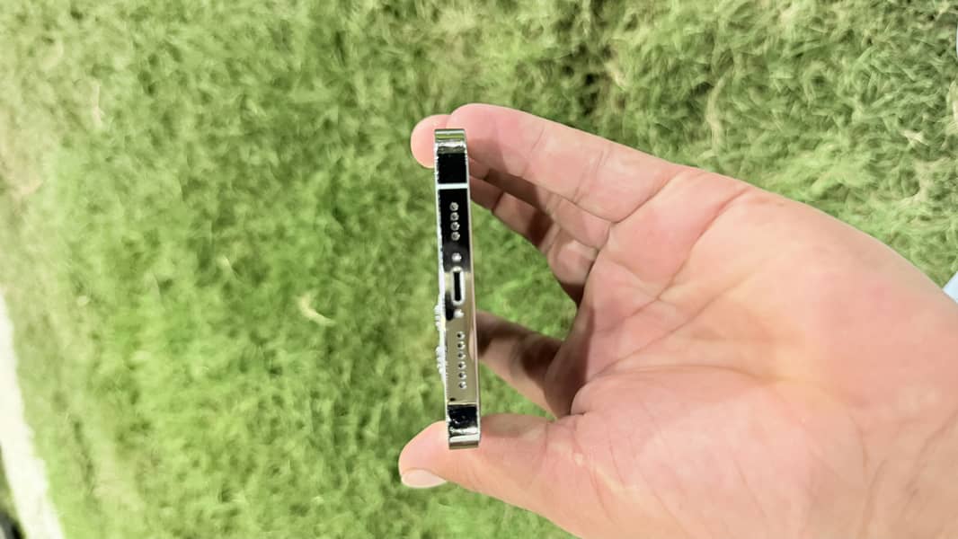 Apple iPhone 13 Pro Max 1