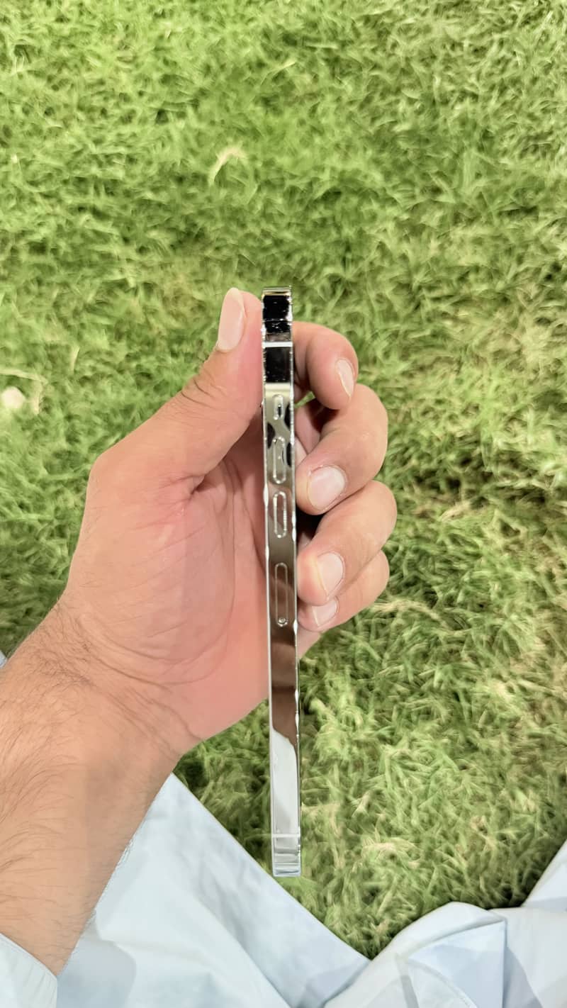 Apple iPhone 13 Pro Max 4