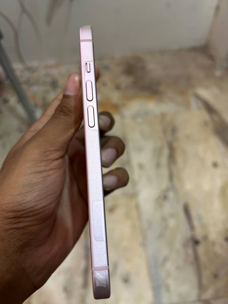 Apple iPhone 15 4