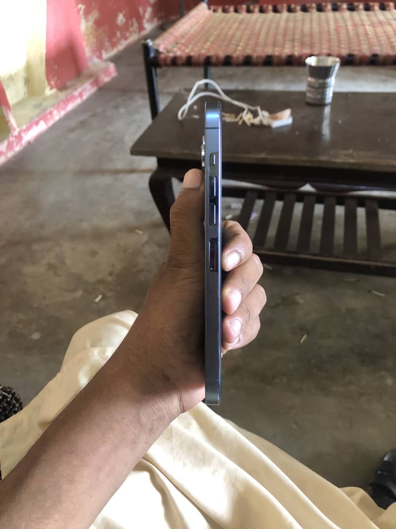 Apple iPhone 13 Pro Max 4