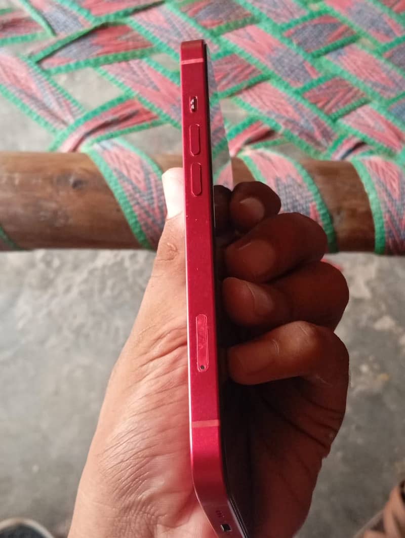 Apple iPhone 13 2