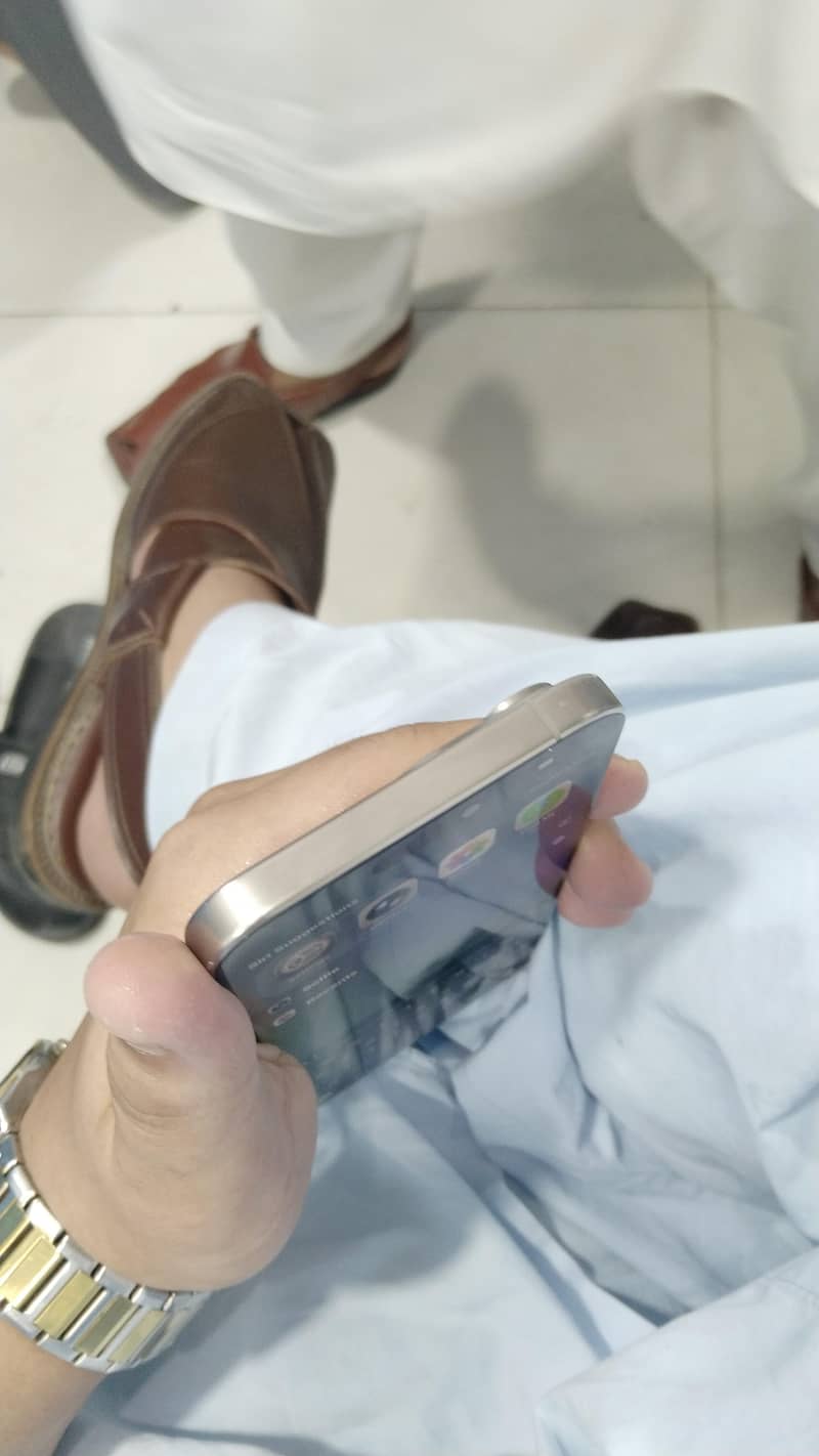 Apple iPhone 15 Pro Max 2