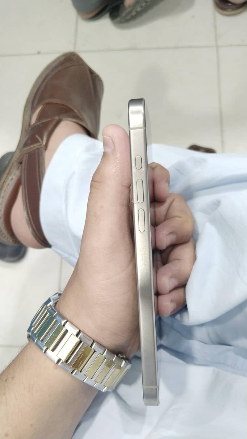 Apple iPhone 15 Pro Max 5