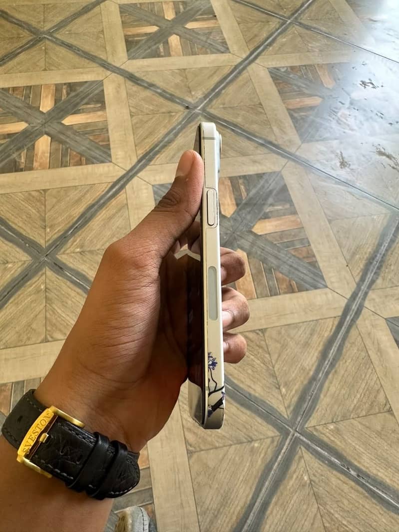 Apple iPhone 15 3