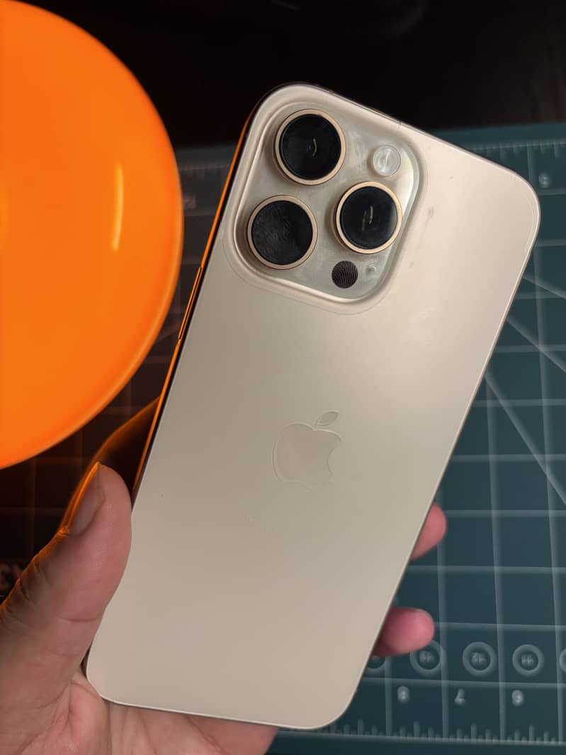 Apple iPhone 16 Pro Max 0