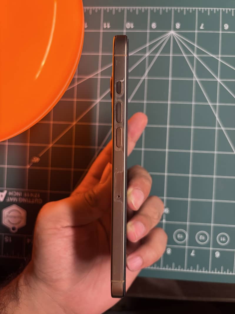 Apple iPhone 16 Pro Max 2