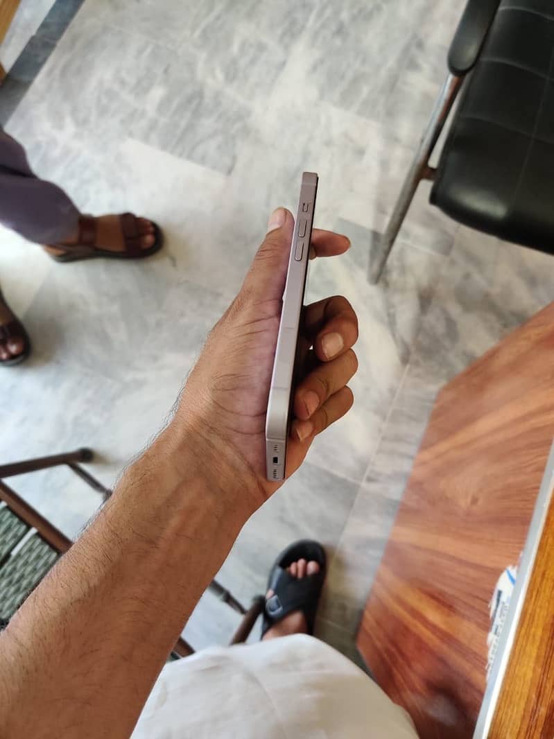 Apple iPhone 14 3