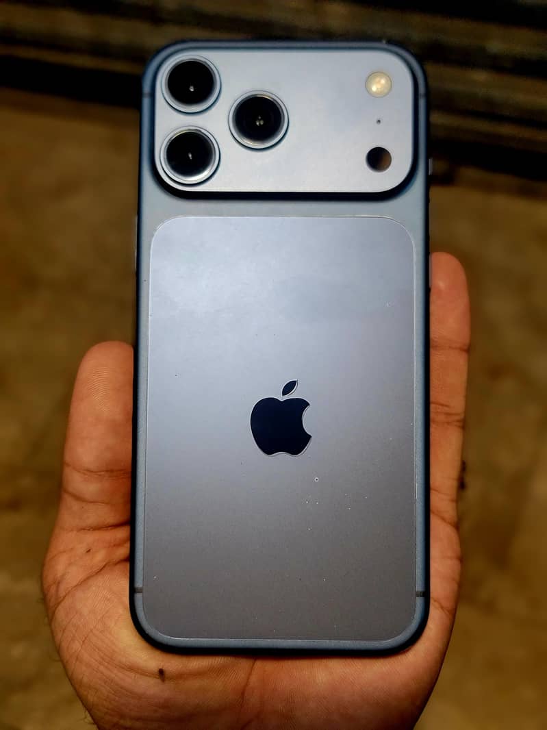 Apple iPhone 17 Pro Max 1