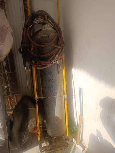 oxygen cylinder