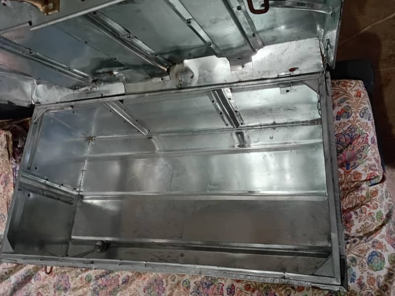 Medium size Trunk in normal condition 0