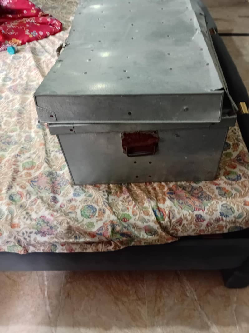 Medium size Trunk in normal condition 1