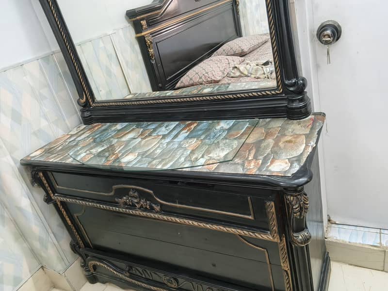 King size bed with dressing table 4