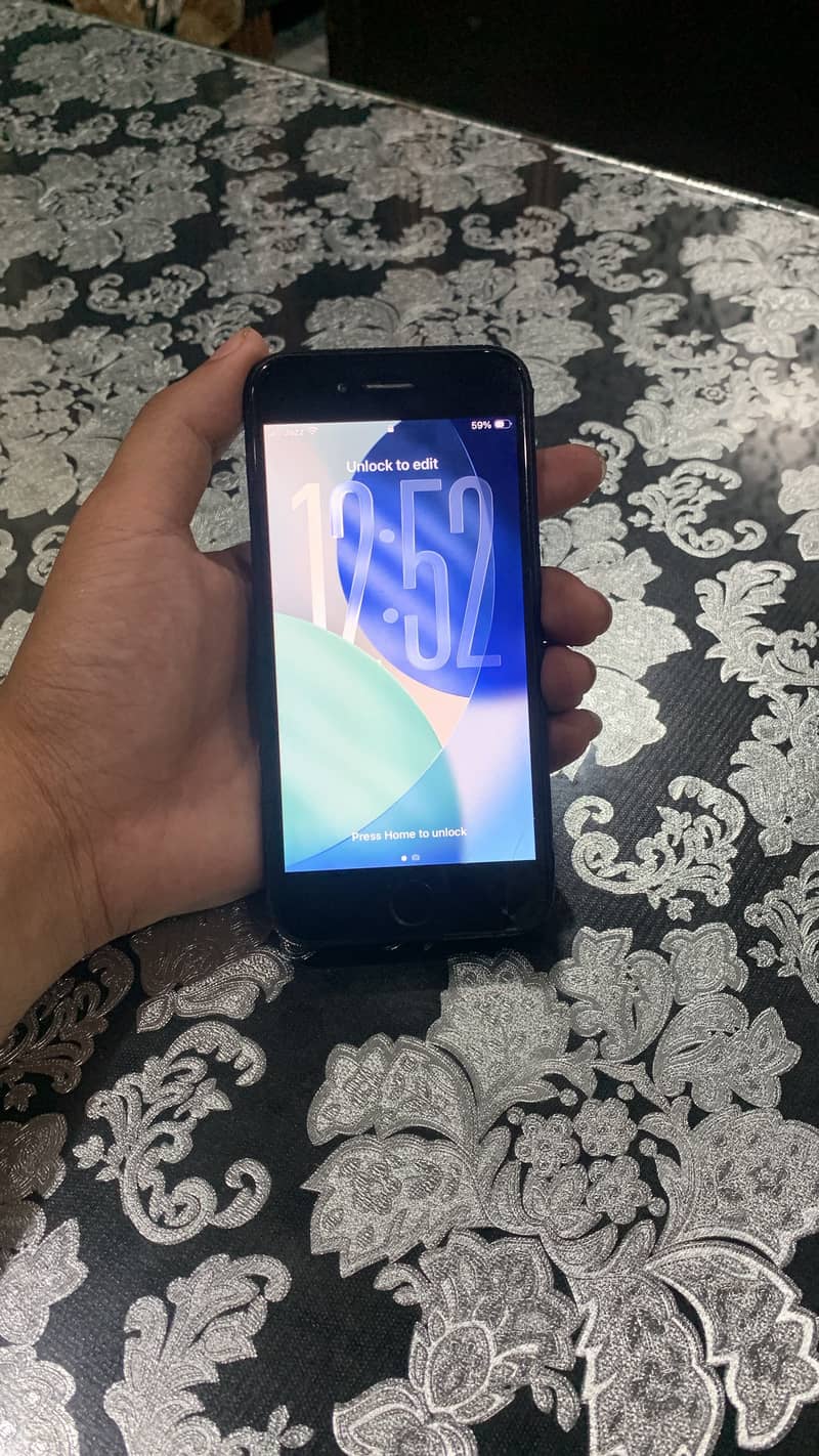 Apple iPhone SE 6