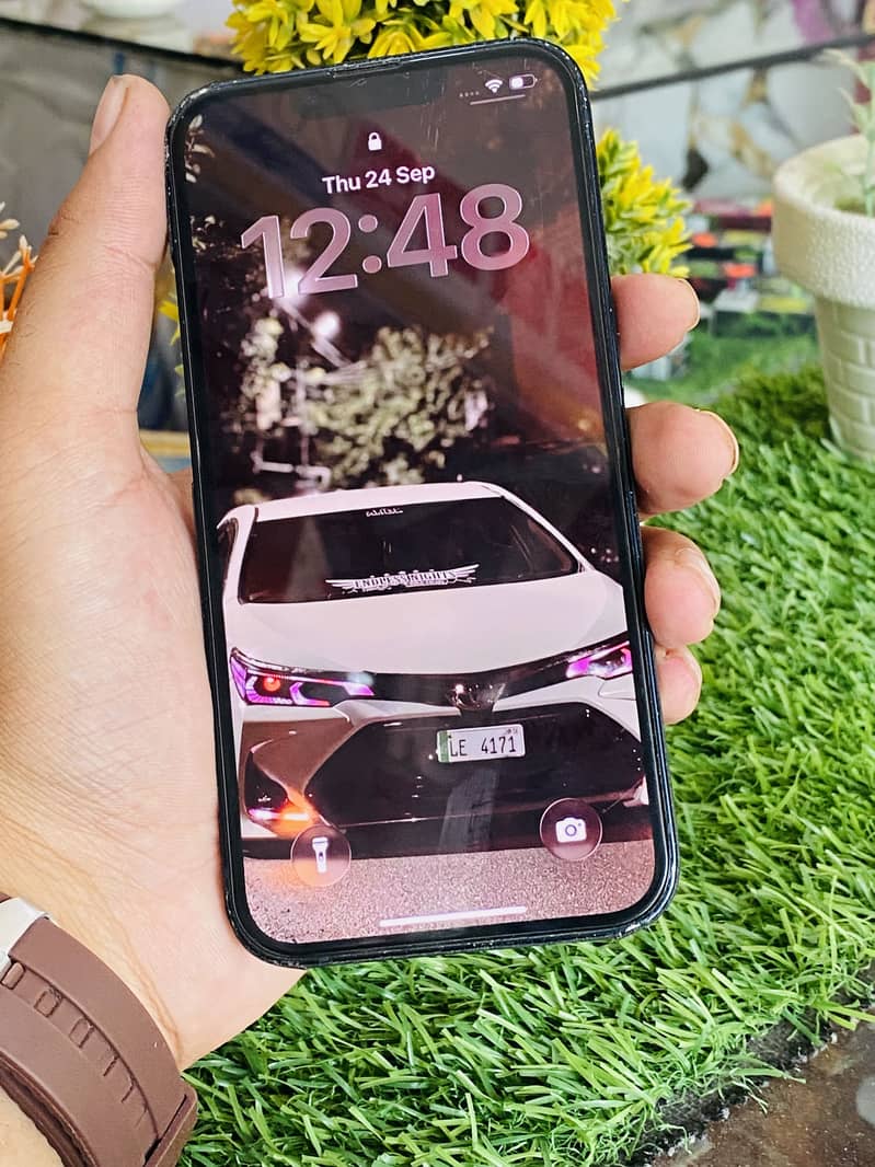 Apple iPhone 13 5